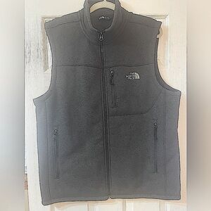 Men’s The North Face vest L